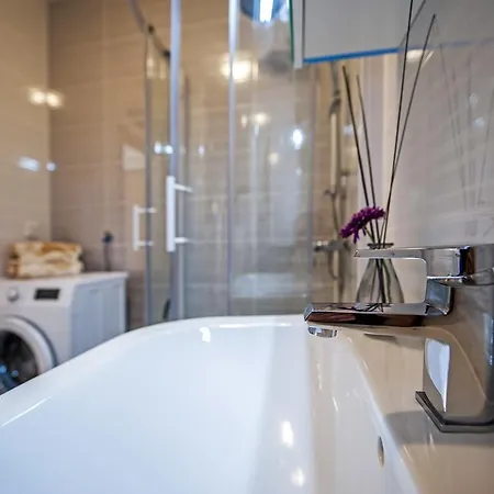 Secret Escape * Ρόβινι